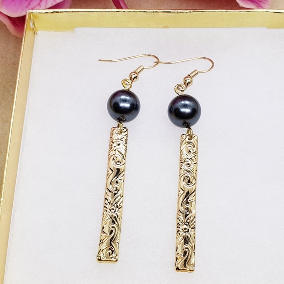 6mm Gold Hawaiian Bar pearl earrings - Picture 3 of 4